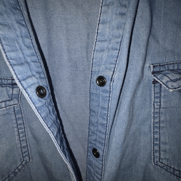 Liz & Me Light Blue Button Down Shirt - Picture 2 of 3